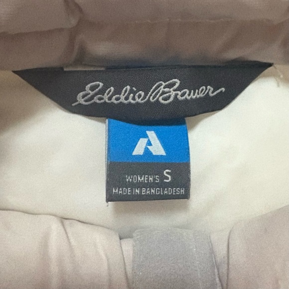 Eddie Bauer Gray Vest Lightweight and Versatile - Picture 4 of 5